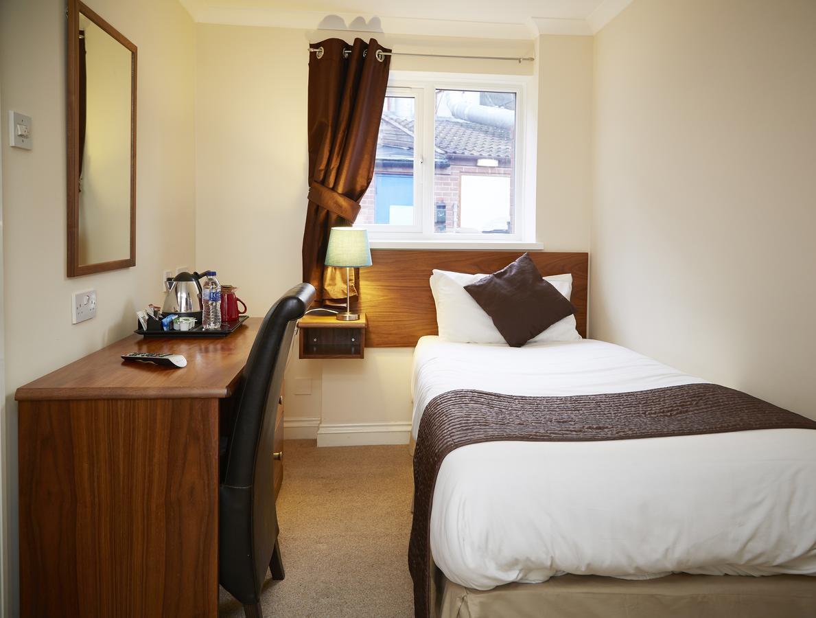 The Terrace Lodge Hotel Yeovil Exterior photo