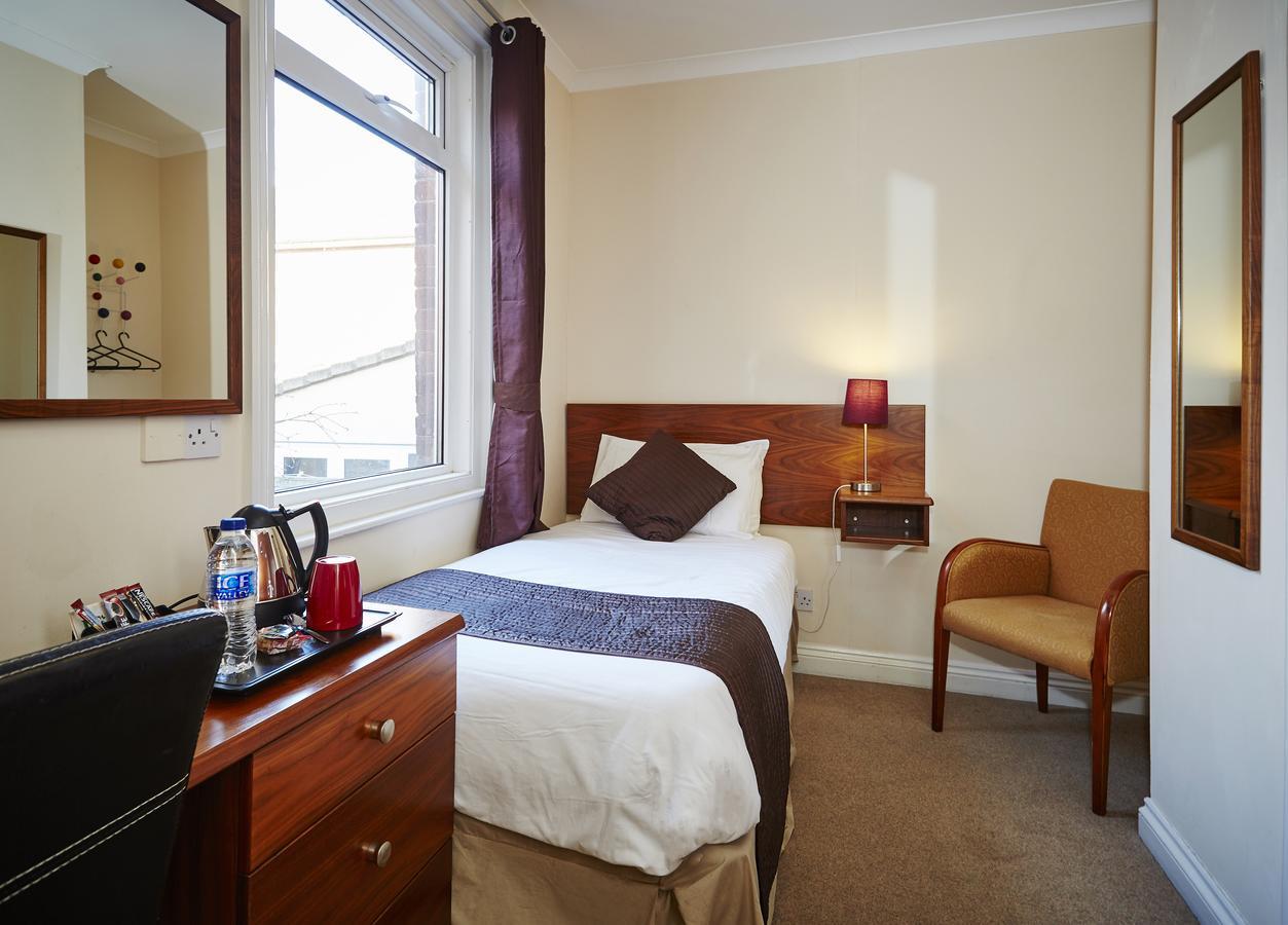 The Terrace Lodge Hotel Yeovil Exterior photo